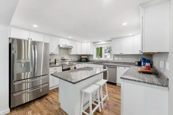 160 Cottage St, Athol, MA 01331