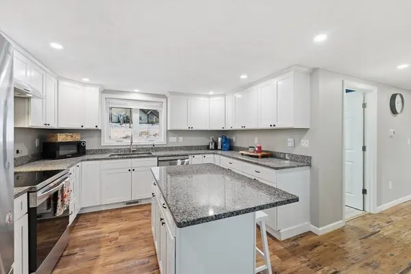 160 Cottage St, Athol, MA 01331