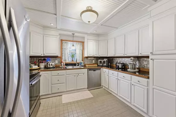 45 Pike St, Athol, MA 01331