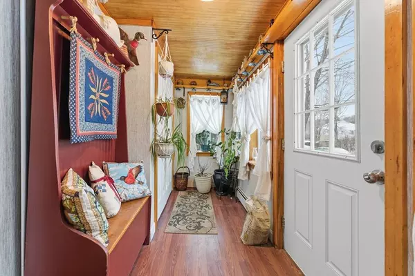 45 Pike St, Athol, MA 01331