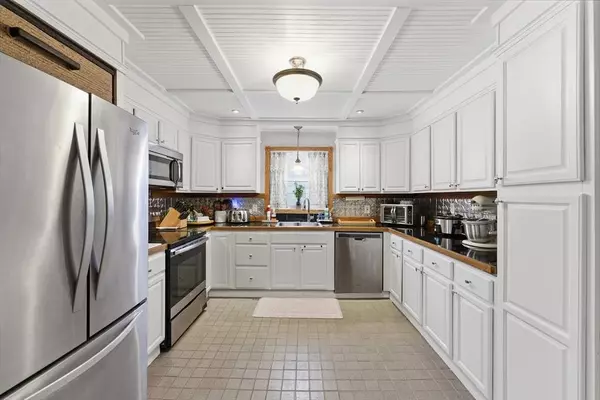 45 Pike St, Athol, MA 01331