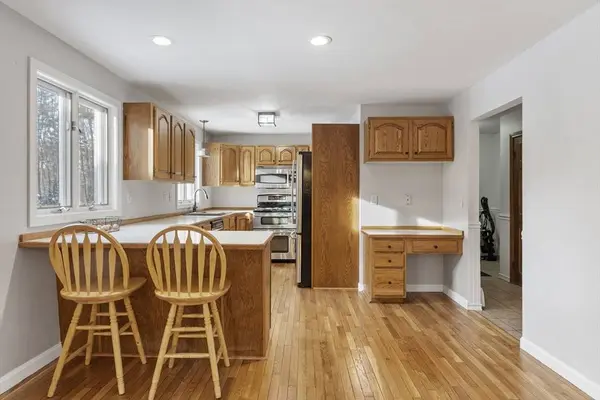 22 Old Hardwick Rd, Petersham, MA 01366