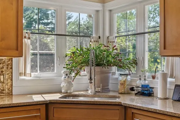 182 Clemence Hill Rd, Southbridge, MA 01550