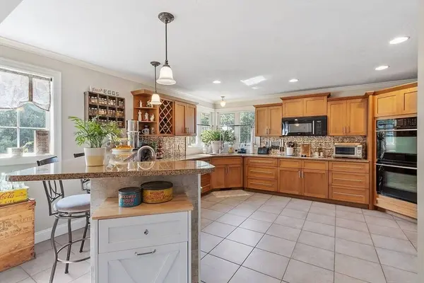 182 Clemence Hill Rd, Southbridge, MA 01550