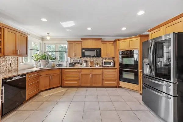 182 Clemence Hill Rd, Southbridge, MA 01550