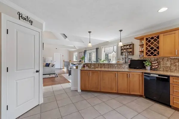 182 Clemence Hill Rd, Southbridge, MA 01550