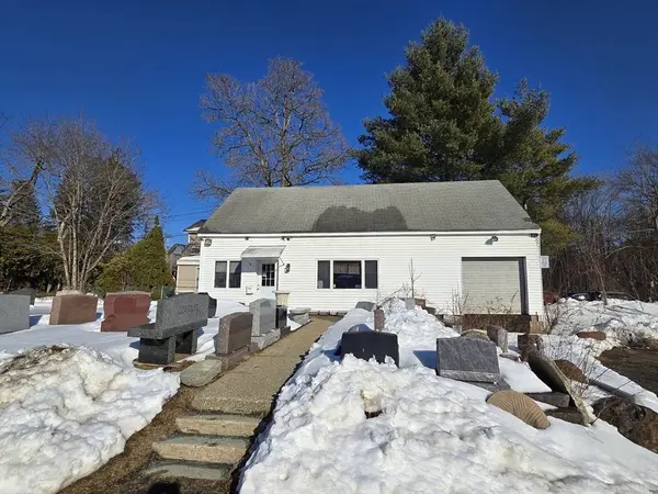 699-707 Main St, Amherst, MA 01002