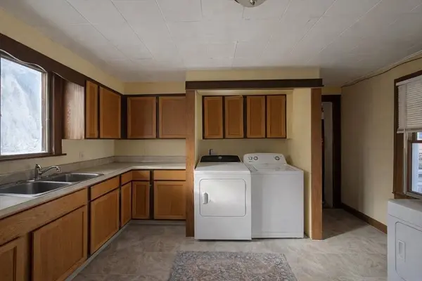 699-707 Main St, Amherst, MA 01002