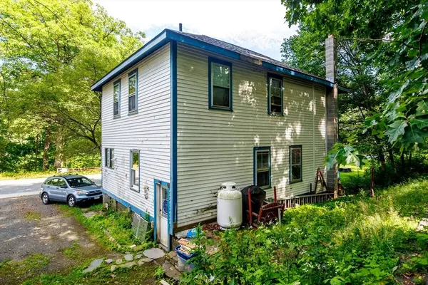 105 State St, Buckland, MA 01370