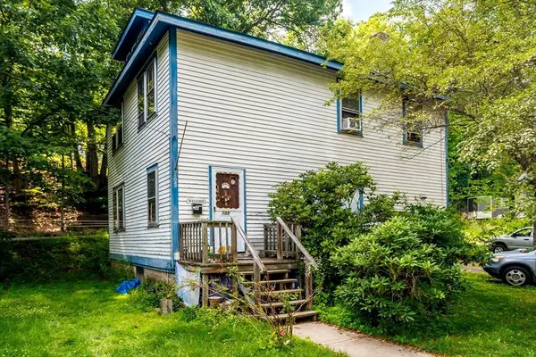 105 State St, Buckland, MA 01370
