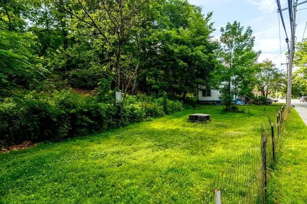 105 State St, Buckland, MA 01370