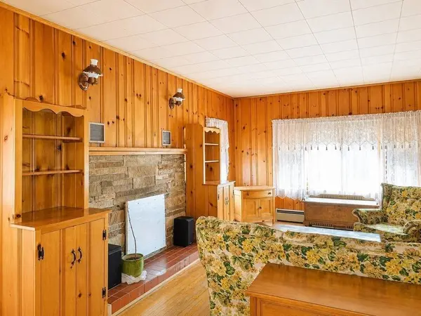 1439 S Main St, Athol, MA 01331