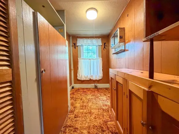 1386 Pleasant St, Athol, MA 01331