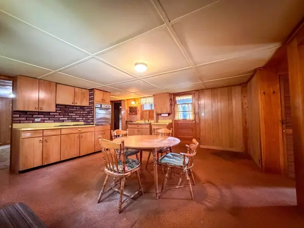 1386 Pleasant St, Athol, MA 01331