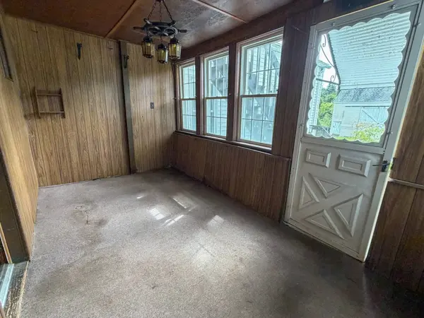 1386 Pleasant St, Athol, MA 01331