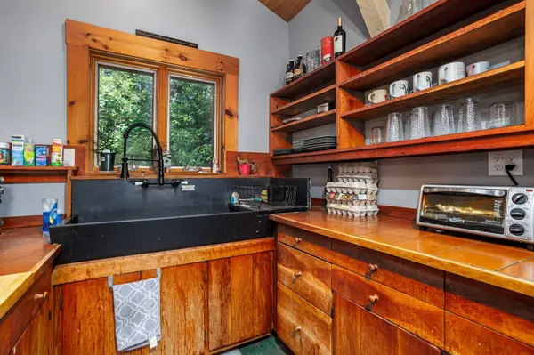 69 Lockes Village Rd, Wendell, MA 01379