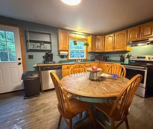 25 School House Rd, Phillipston, MA 01331
