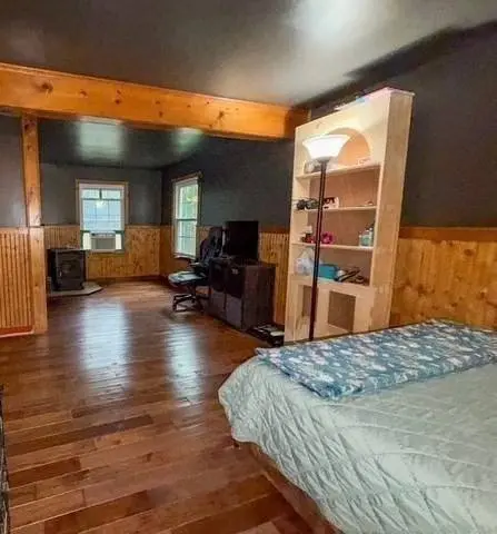 25 School House Rd, Phillipston, MA 01331