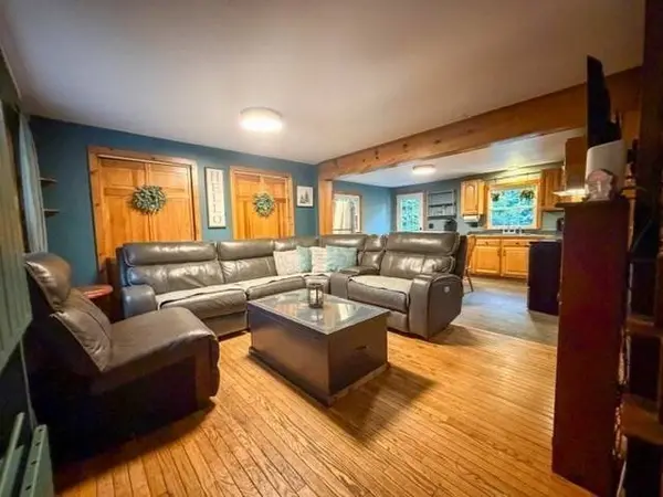 25 School House Rd, Phillipston, MA 01331