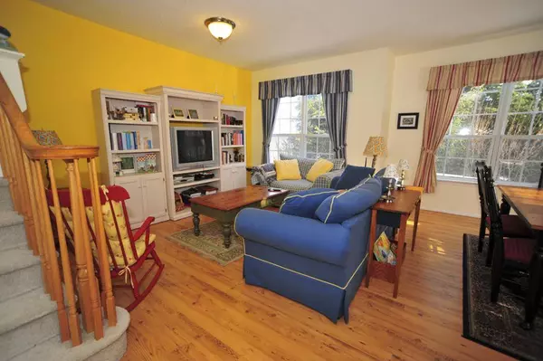 27 Mare Haven Ct, North Brunswick Twp., NJ 08902