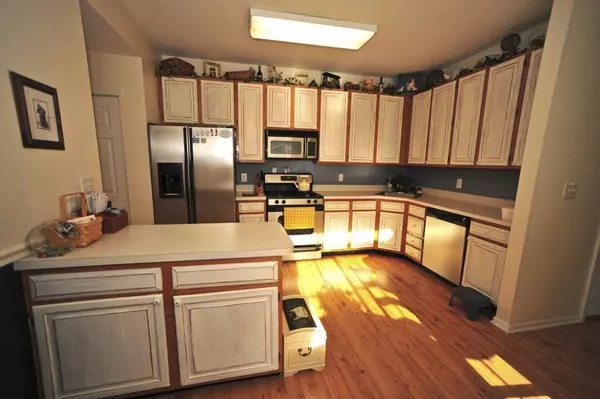 27 Mare Haven Ct, North Brunswick Twp., NJ 08902