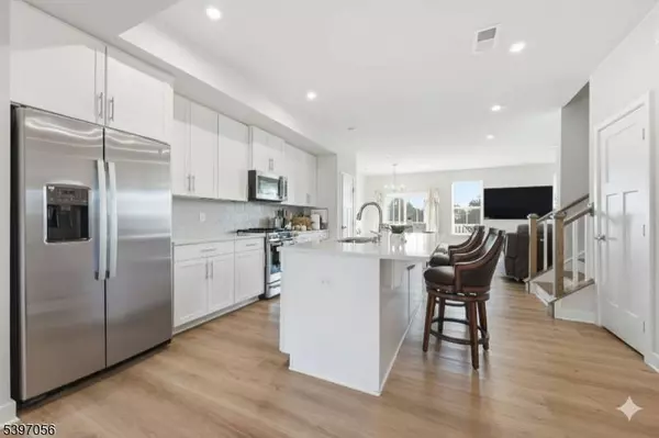 68 Owen Ct, Franklin Twp., NJ 08873