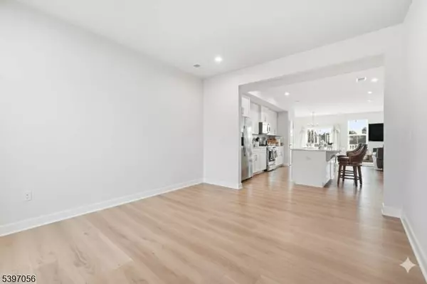 68 Owen Ct, Franklin Twp., NJ 08873