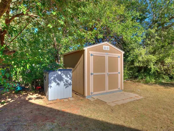 6721 Greenway DR, Oklahoma City, OK 73132