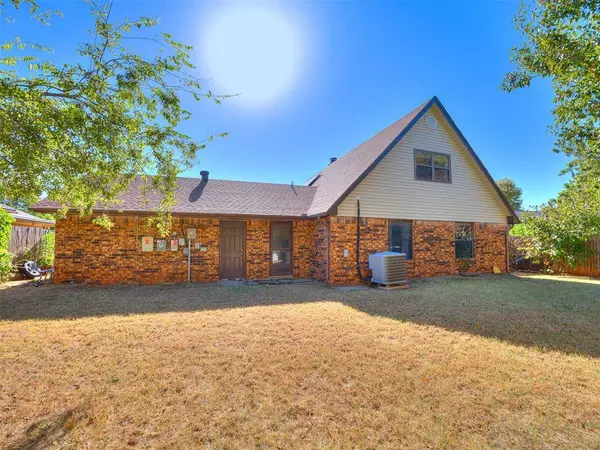 6721 Greenway DR, Oklahoma City, OK 73132