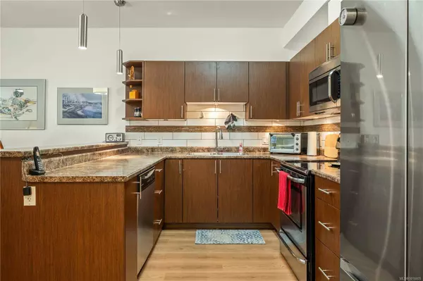 2111 Meredith Rd #104, Nanaimo, BC V9S 2N2