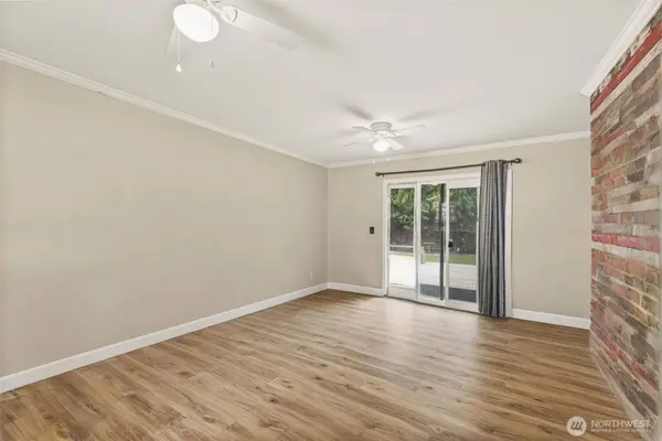 28717 15th AVE S, Federal Way, WA 98003