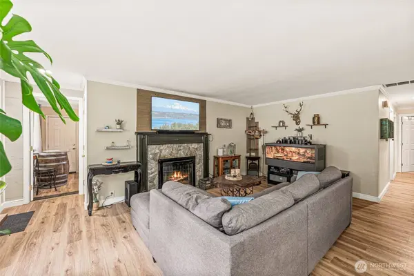 28717 15th AVE S, Federal Way, WA 98003