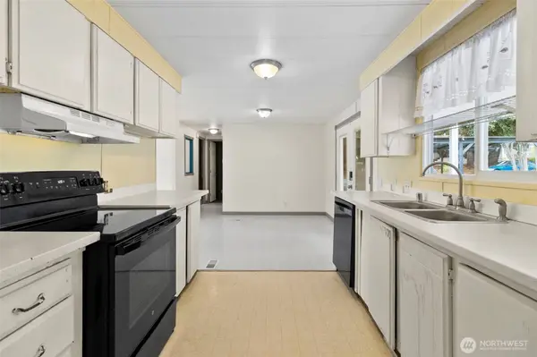 11427 SE 226th ST, Kent, WA 98031