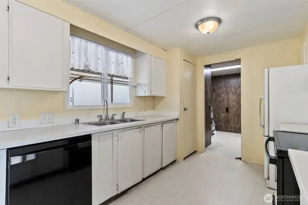 11427 SE 226th ST, Kent, WA 98031