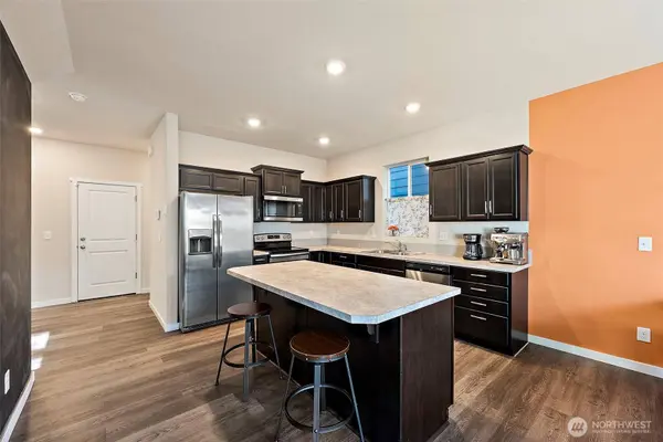 18418 107th AVE E, Puyallup, WA 98374
