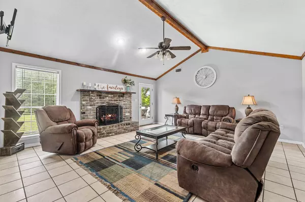 409 Coal Town Rd., Purvis, MS 39475