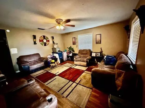 402 N Main St., Petal, MS 39465