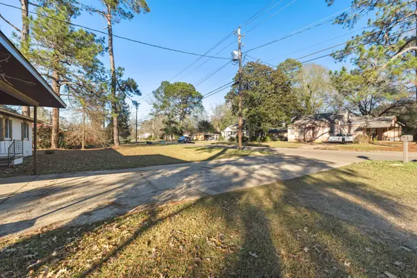 915 N Park Ave., Columbia, MS 39429