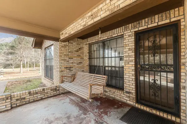 260 Crepe Myrtle Ln., Laurel, MS 39443