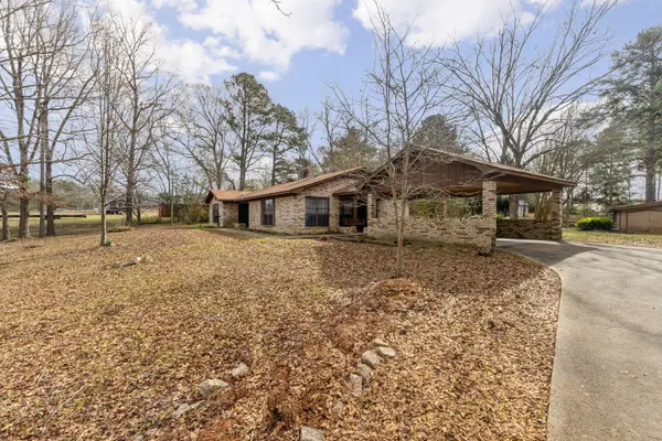 260 Crepe Myrtle Ln., Laurel, MS 39443