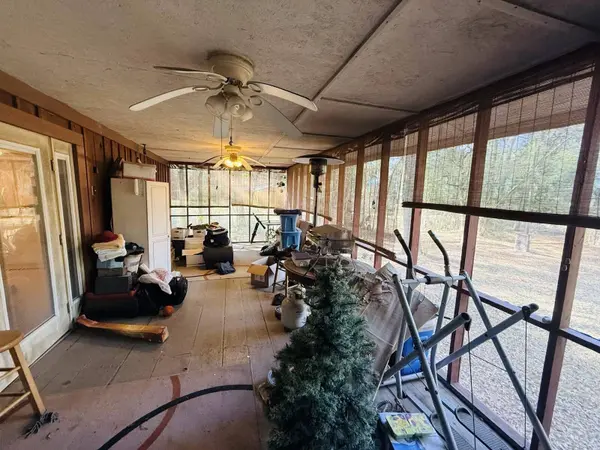 87 Russell Ln., Moselle, MS 39459