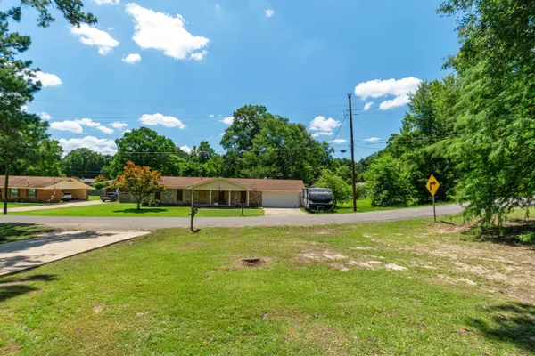 205 Sunset Dr., Petal, MS 39465