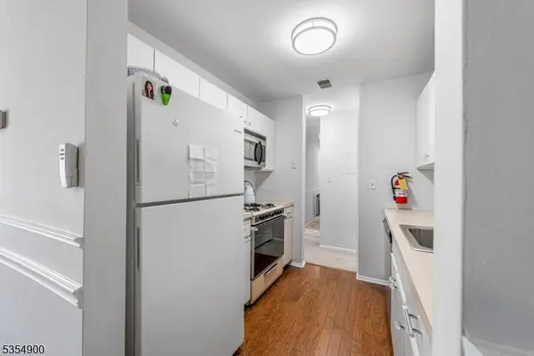 39 Garden Ct, Roxbury Twp., NJ 07876