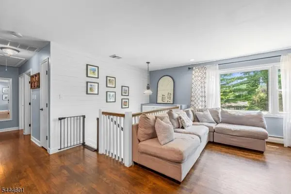 561 Rogers Dr, Roxbury Twp., NJ 07850