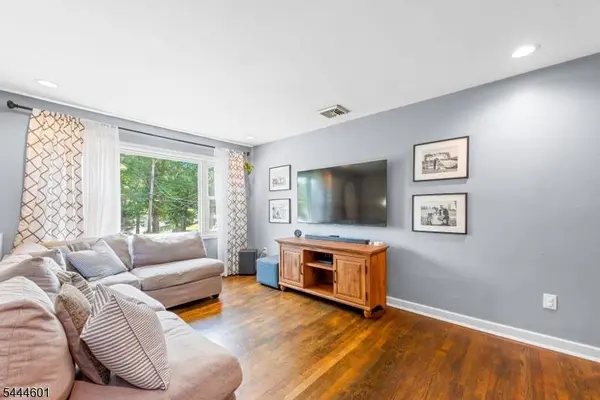 561 Rogers Dr, Roxbury Twp., NJ 07850