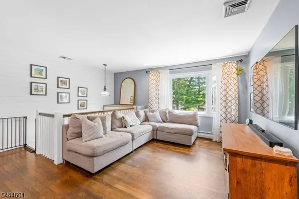 561 Rogers Dr, Roxbury Twp., NJ 07850