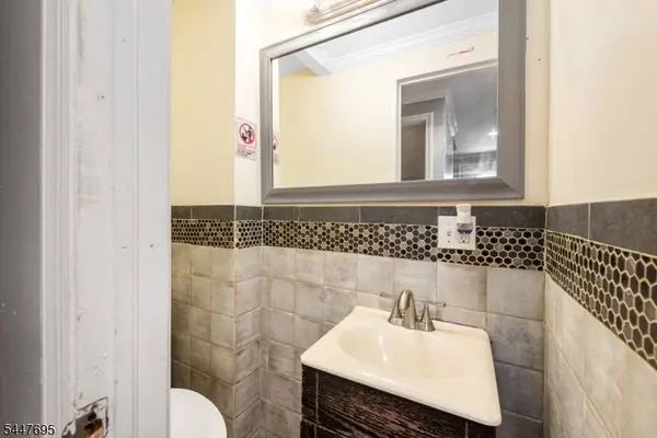 4 Dandridge Dr, Newark City, NJ 07108