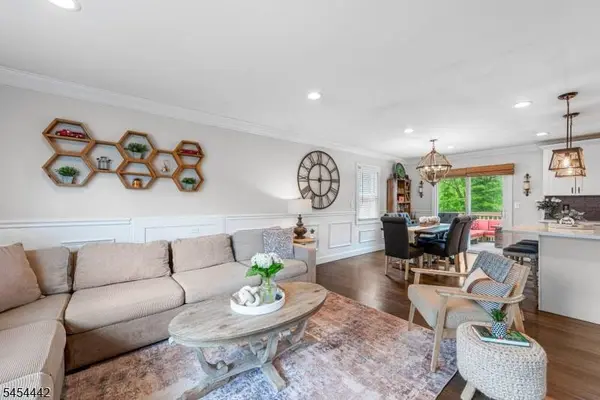 28 Chicjon Ln, East Hanover Twp., NJ 07936