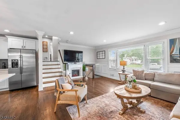 28 Chicjon Ln, East Hanover Twp., NJ 07936