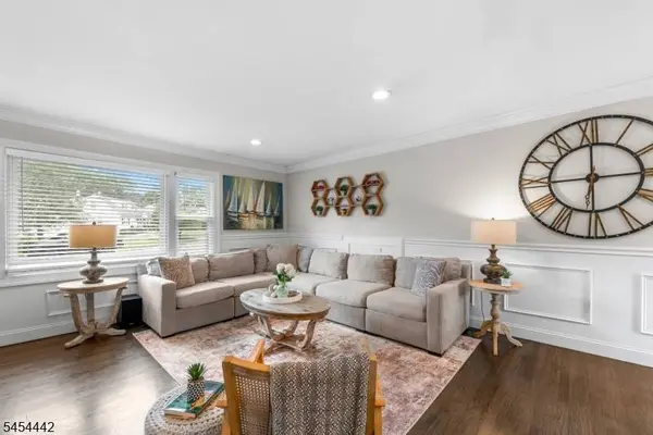 28 Chicjon Ln, East Hanover Twp., NJ 07936
